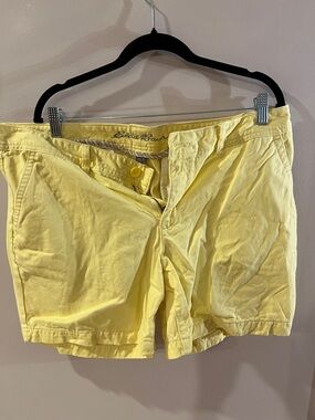 Eddie Bauer Pale Yellow Cotton Bermuda  Shorts Size 14